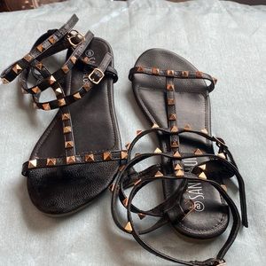 BLACK AND GOLD GLADIATOR SANDALS